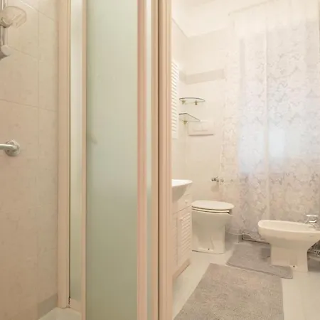 Amazing In With Kitchen Apartment *